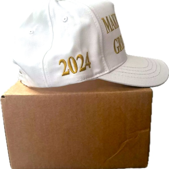 Donald Trump Official CaliFame Campaign White Gold Make America Great MA… - Picture 5 of 5